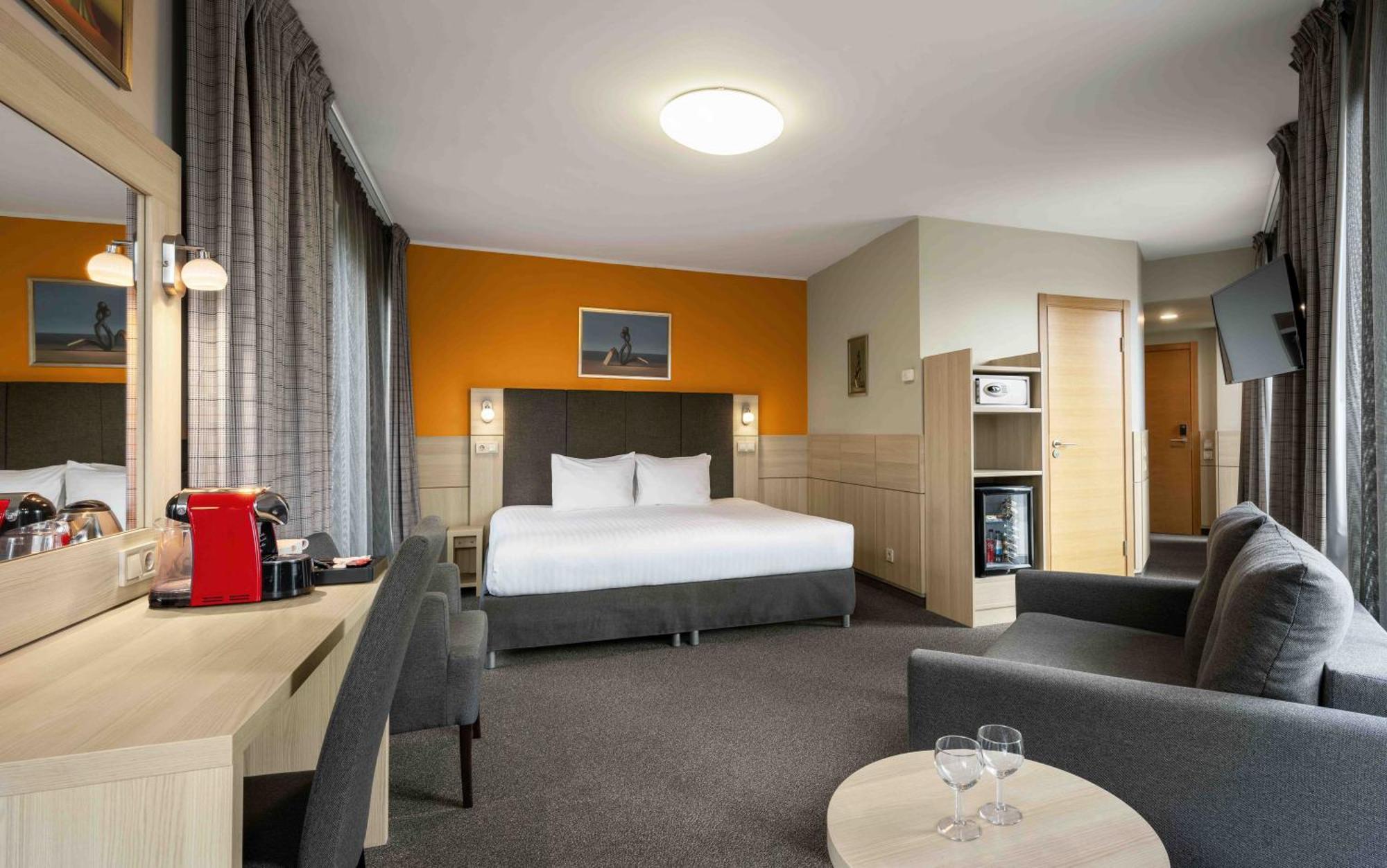 Wellton Riga Hotel & Spa Exterior photo